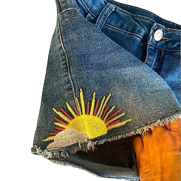 🌴Cat & Jack Sun & Rainbow Embroidered Denim Super Stretch Shorts Girls L(10-12) - Picture 5 of 12